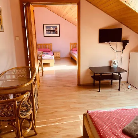 Penzion Krasny Dvur בית הארחה 3*