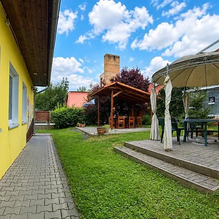 Penzion Krasny Dvur בית הארחה 3*