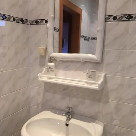 Penzion Krasny Dvur בית הארחה 3*